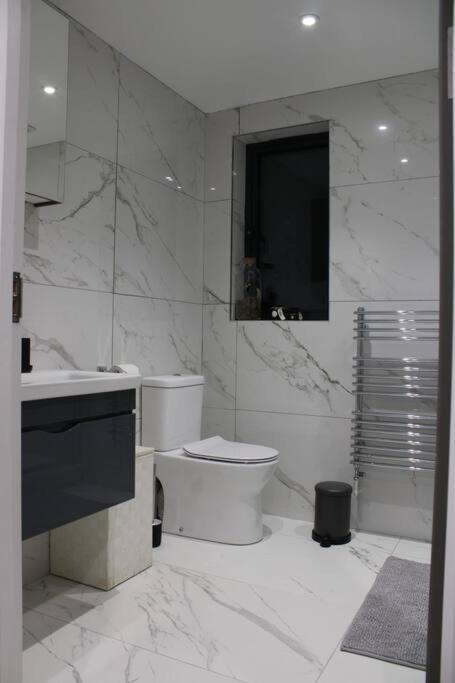 5 Star Apartment Londyn Zewnętrze zdjęcie